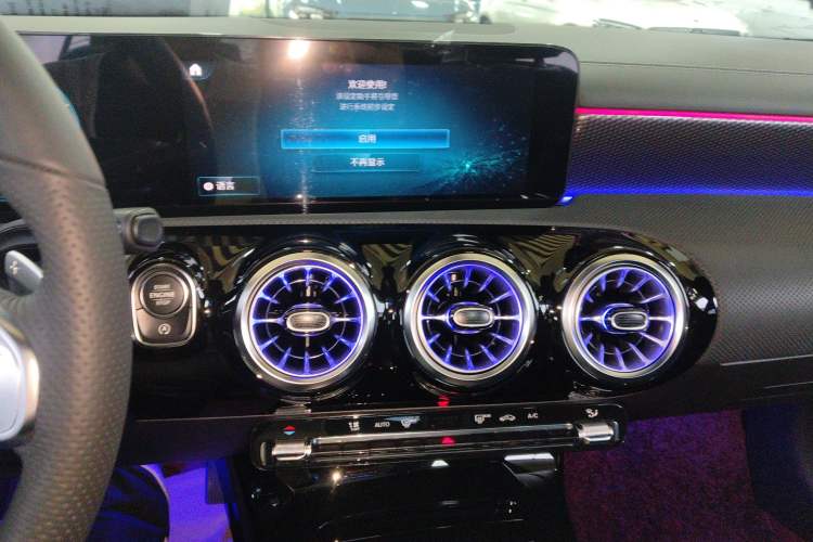 Used Mercedes-Benz A-Class 2022 Revised Version A 200 L Sport Sedan Fashionable Style
