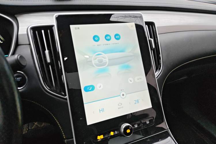 Used Roewe i6 MAX New Energy 2020 1.5T PHEV Cool & Spacious Skyroof Intelligent Drive Supreme Edition Audio And AC Panel