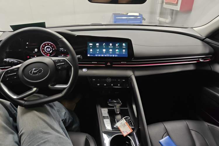 Used Hyundai Elantra 2022 1.5L CVT LUX Black Knight Limited Edition
