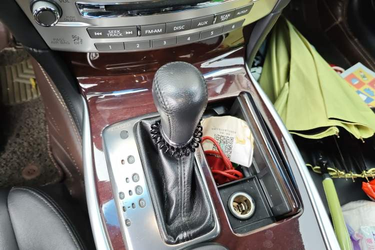 Used Infiniti Q70 2017 Q70L 2.5L Enjoyment Edition Gear Lever