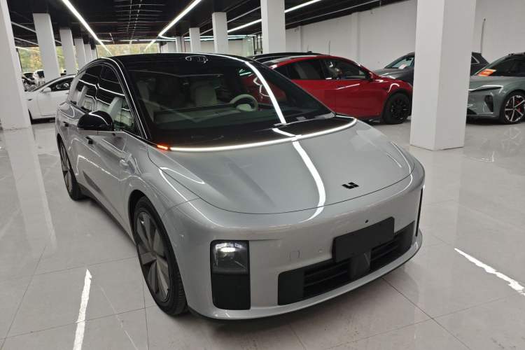 Used Li Auto Li Auto i6 2025 Model Four-Wheel-Drive Standard Type
