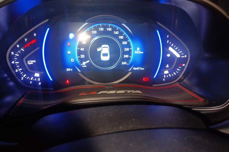 Used Hyundai Lafesta 2019 280TGDi Sport Edition China VI Odometer Close Up