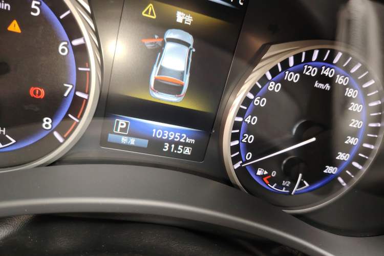 Used Infiniti Q50L 2016 2.0T Enjoyment Edition Odometer Close Up