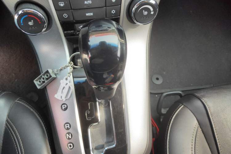 Used Chevrolet Cruze 2013 1.8L SX AT Gear Lever