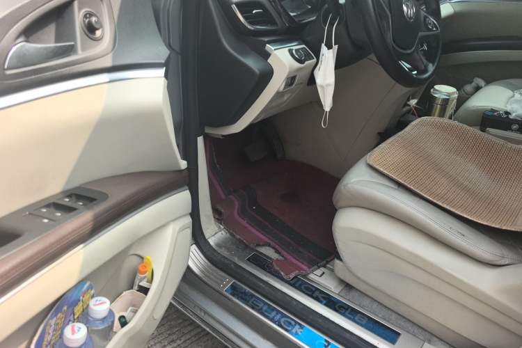 Used Buick GL8 2023 Land Executive Class Comfort Model
