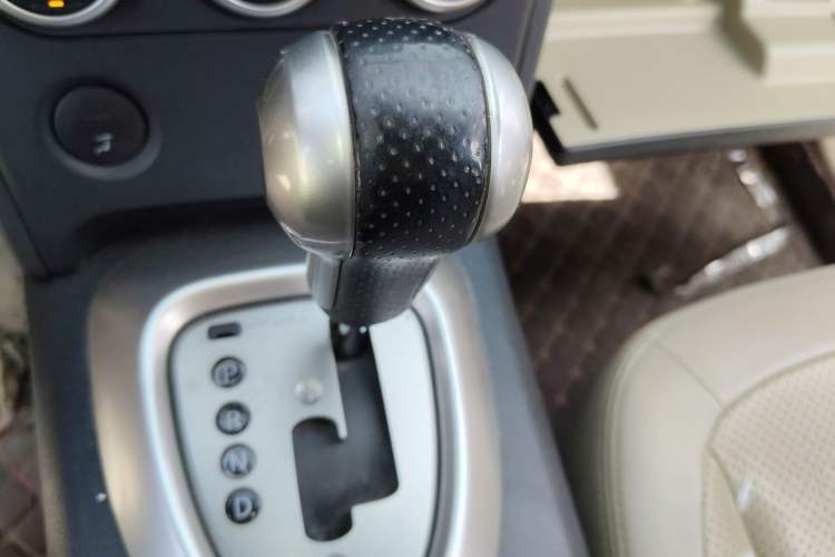 Used Nissan Qashqai 2011 2.0 XV Lea CVT 2WD Gear Lever