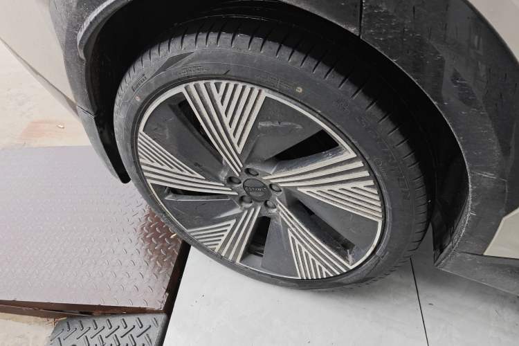 Used Lynk & Co 08 EM-P 2023 120km Long-Range Pro Right Rear Wheel Hub