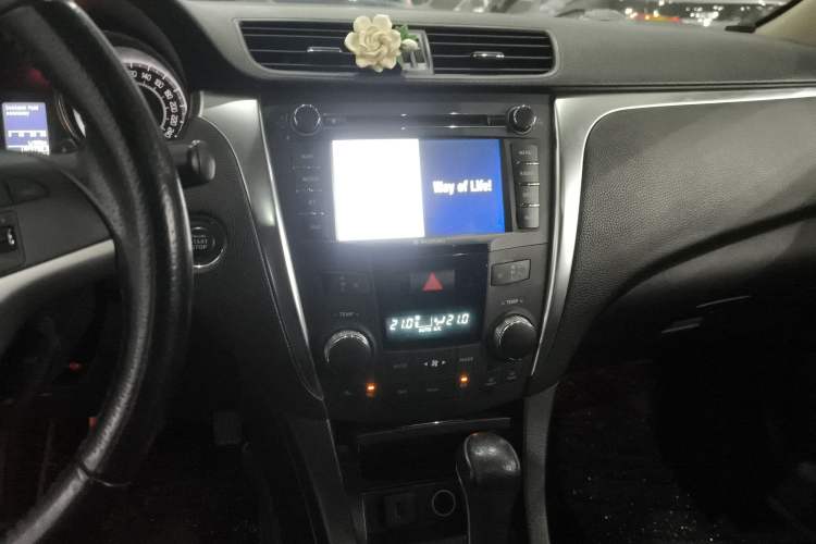 Used Suzuki Kizashi 2011 2.4L Two-Wheel Drive CVT Standard Edition
