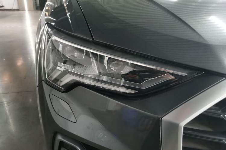 Used Audi Q3 2019 45 TFSI quattro Luxury Dynamic Edition Right Front Headlight