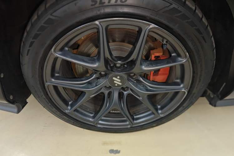 Used IM L6 2024 Max Standard Edition Right Rear Wheel Hub