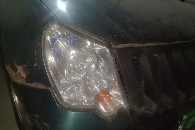 Used Foton Scenic 2010 2.8T Express Classic Short-Wheelbase Low-Roof Version 95 HP Equipped with 4JB1T Engine Right Front Headlight