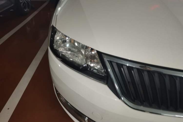 Used Skoda Rapid 2013 1.6L Automatic Smart Selection Model