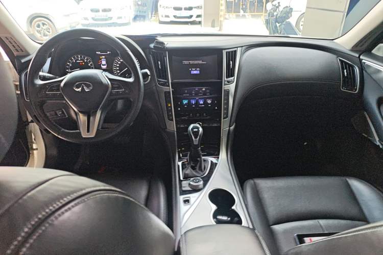 Used Infiniti Q50L 2018 2.0T Enjoyment Version China VI Standard

