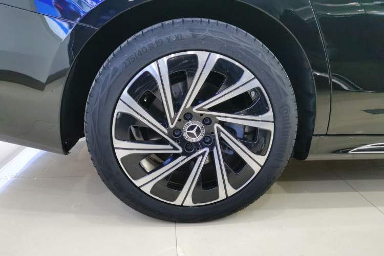 Used Mercedes-Benz E-Class 2024 Facelift E 300 L Luxury Edition