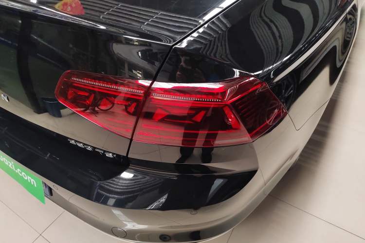 Used Volkswagen Magotan 2026 30 Million Vehicles Selected Model 380TSI DSG Luxury Edition Right Rear Taillight