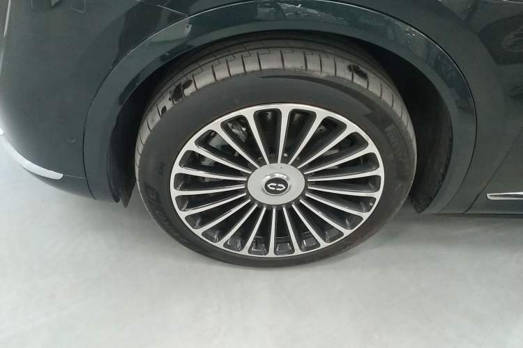 Used Hima AITO M8 2025 Extended-Range Ultra Version 53.4 kWh 6-Seater Edition Exterior 4