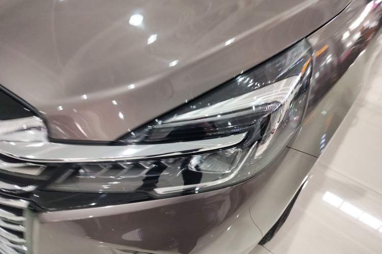 Used Buick GL8 2023 Land Executive Class Comfort Model
