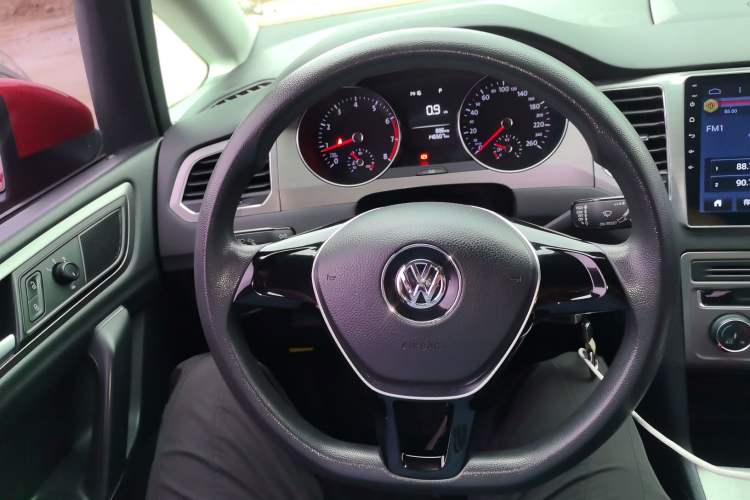 Used Volkswagen Golf Sportsvan 2016 1.6L Automatic Comfort Model Steering Wheel