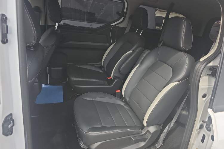 Used Wuling Zhengcheng 2021 1.5T Manual Luxury Version Left Rear Seat
