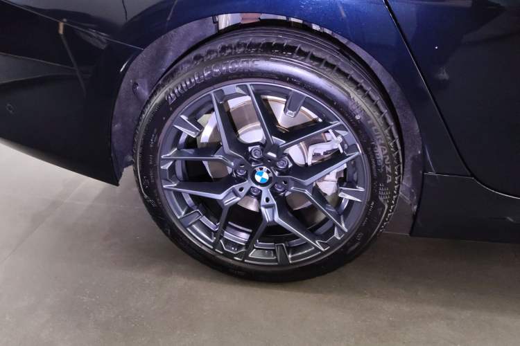 Used BMW 3 Series 2025 330Li M Sport Shadowline Package Right Rear Wheel Hub