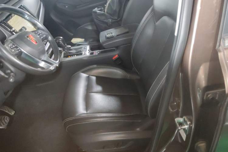 Used Roewe RX5 2016 30T Two-Wheel Drive Automatic Internet Smart Edition
