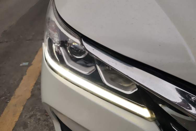 Used Honda Accord 2016 2.0L Comfort Edition Right Front Headlight