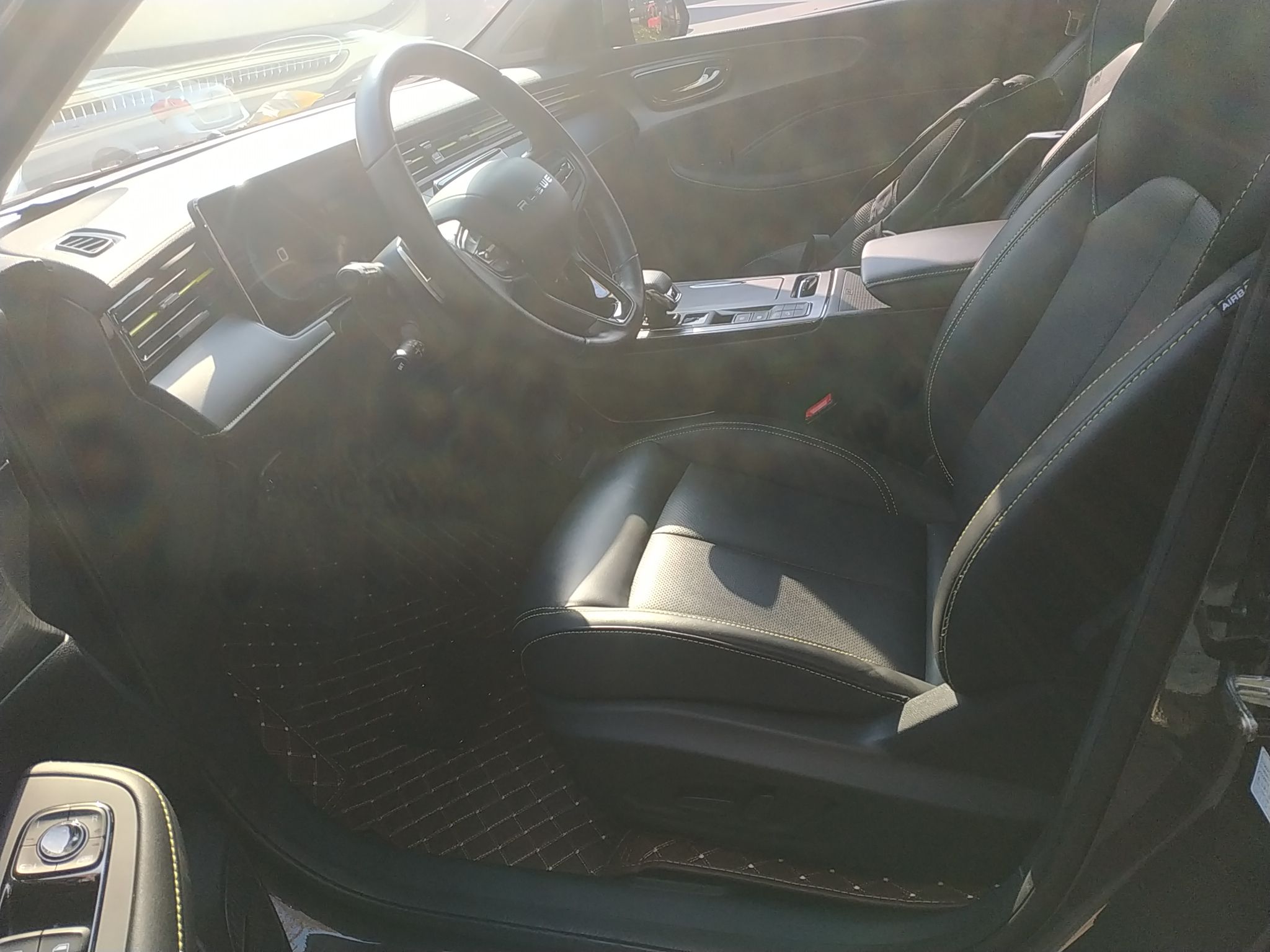 Переднее сиденье в автомобиле