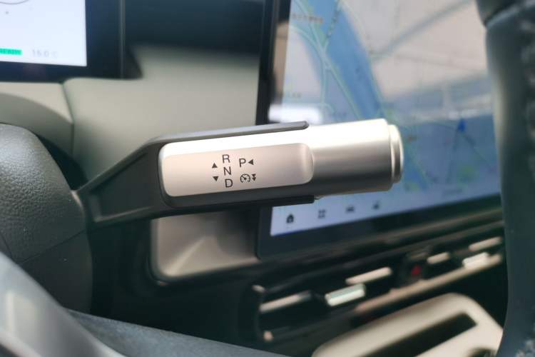 Used AION Y 2023 Plus 510 Smart Edition Gear Lever