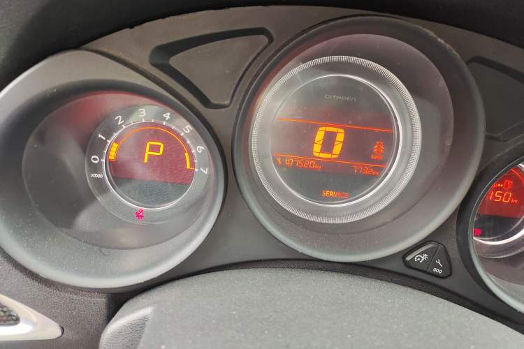 Used Citroen C4L 2013 1.8L Automatic Jingzhi Edition Odometer Close Up