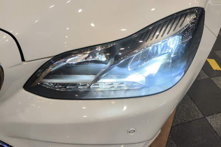 Used Mercedes-Benz E-Class 2015 Facelift E 200 L Sport Edition
