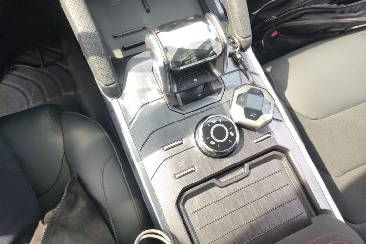 Used JETOUR Traveler 2023 1.5T Two-Wheel Drive Discovery PRO Gear Lever