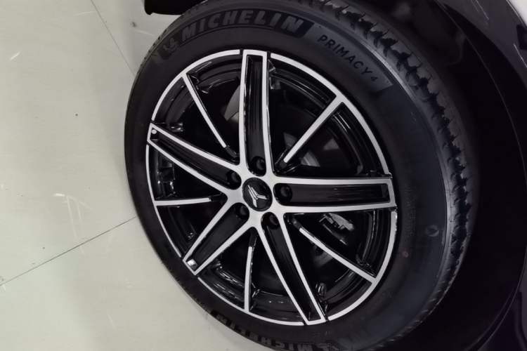 Used VOYAH COURAGE 2025 Model Rear-Drive Qiankun Edition Right Rear Wheel Hub