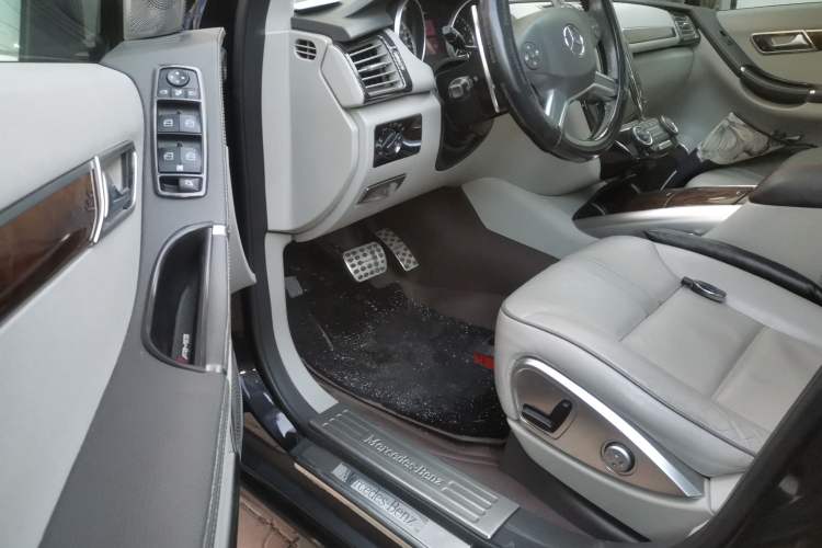 Used Mercedes-Benz R-Class 2011 R 350 L 4MATIC
