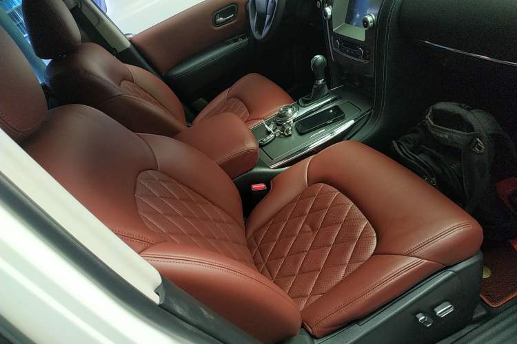 Used Nissan Patrol 2018 4.0L LinkedIn Edition Right Front Seat