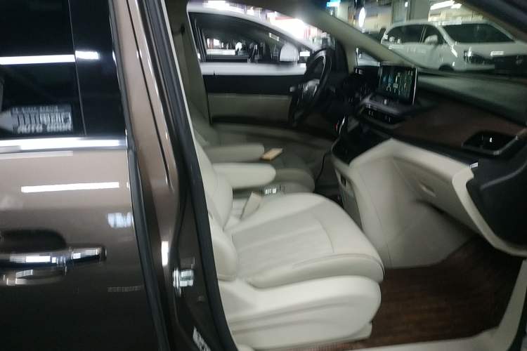 Used Buick GL8 2021 Land Cruiser Executive Class 652T Luxury Model