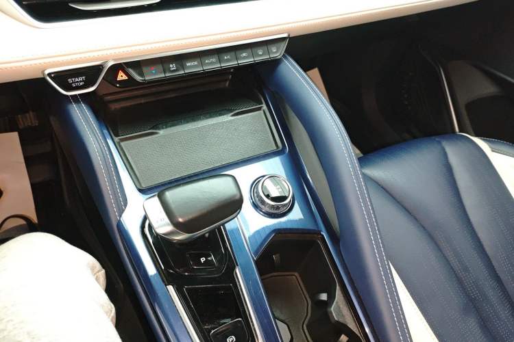 Used Geely Auto Monjaro L 2022 1.5T Thunder Hi·F Plug-in Hybrid Super Rui Gear Lever