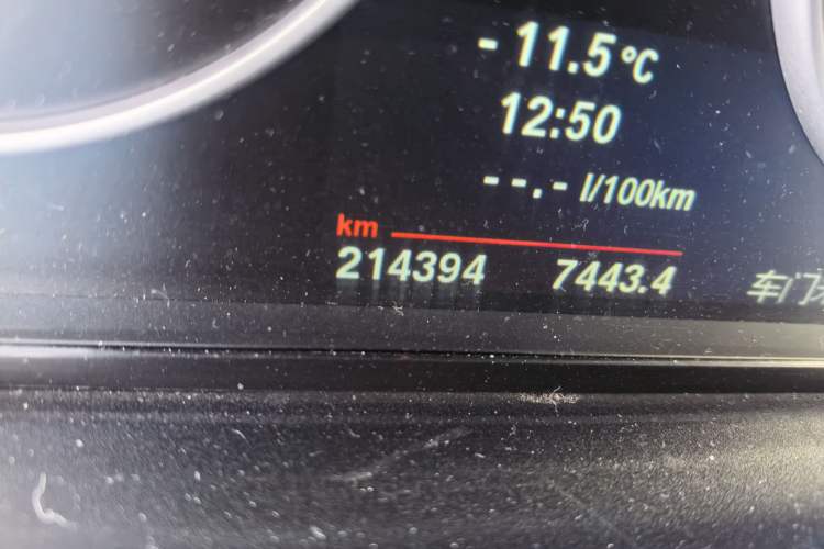 Used BMW 5 Series 2012 530Li Leading Model Odometer Close Up