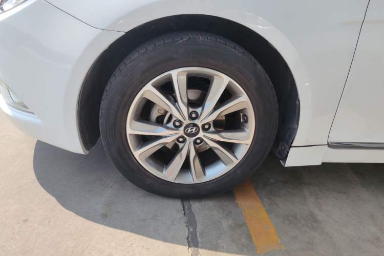 Used Hyundai Sonata 2015 Classic 2.0L Automatic Luxury Edition Left Front Wheel Hub