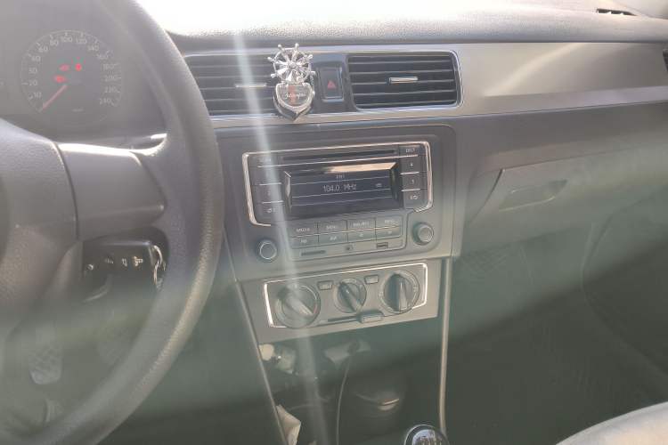 Used Volkswagen Santana 2013 1.4L Manual Comfort Edition Audio And AC Panel