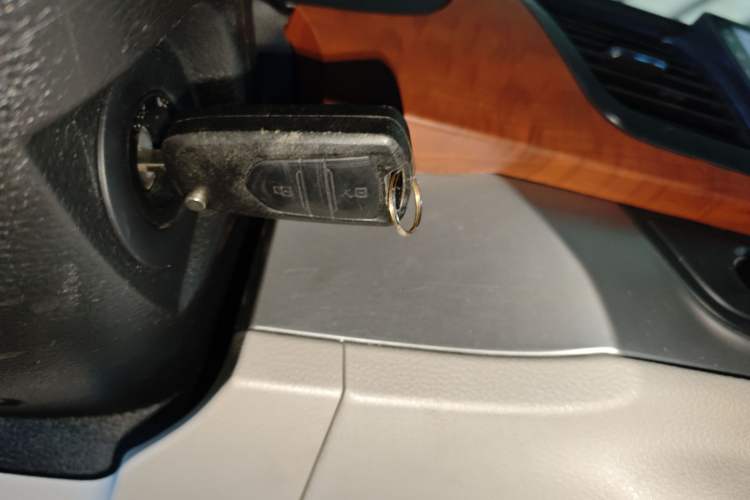 Used SAIC MAXUS G10 2016 2.0T Automatic Elite Edition
