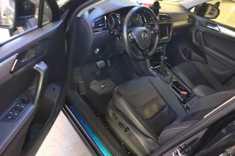 Used Volkswagen Tiguan L 2019 330TSI Automatic Two-Wheel Drive Smart Luxury Version China VI Standard Driver Seat