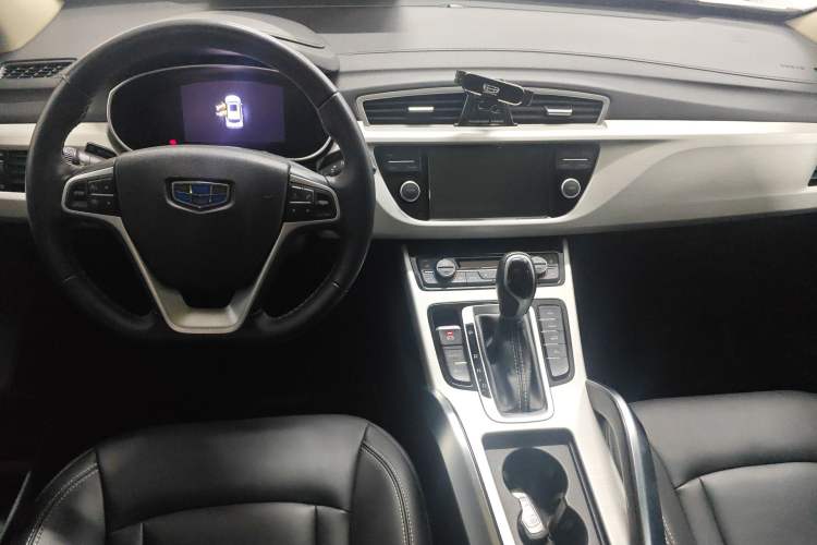 Used Geely Auto Emgrand X7 Sport 2018 1.8TD Automatic Two-Wheel Drive Smart Connect 4G Internet Edition Center Console