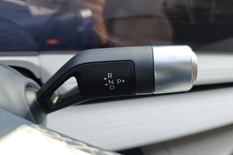 Used Geely Galaxy E8 2024 665 km Range Rear-Drive Starship Long-Range Version Gear Lever