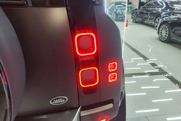 Used Land Rover Defender 2023 110 3.0T P400 X
