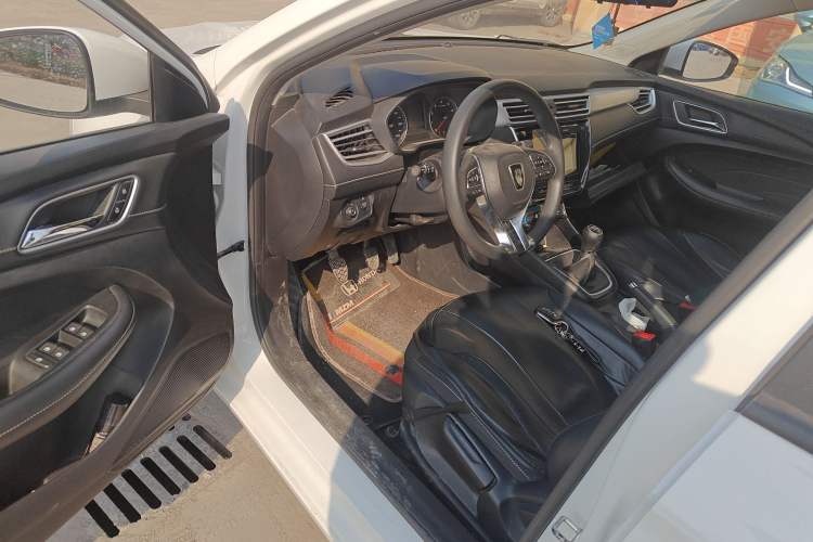 Used Roewe i5 2020 1.5L Manual 4G Connect Luxury Edition