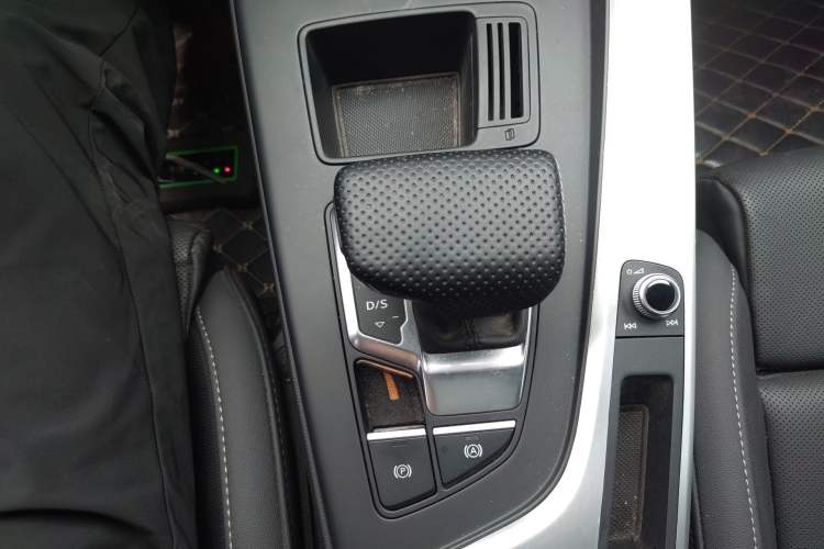 Used Audi A4L 2020 40 TFSI Fashion Dynamic Model Gear Lever