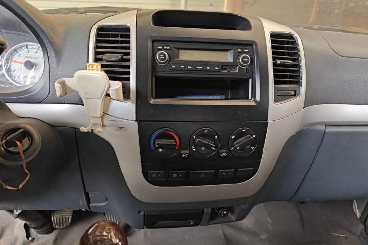 Used King Long Golden Way 2015 2.0L Value-Packed Practical Version 4G21B Audio And AC Panel