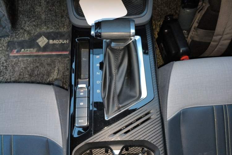 Used Baojun RM-5 2019 1.5T CVT 24-Hour Online Luxury Version 6 Seats Gear Lever