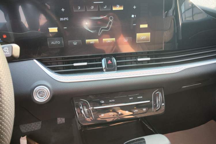 Used Bestune B70 2022 Third Generation 1.5T Automatic Enjoyment Version Audio And AC Panel