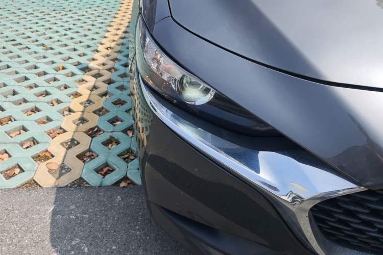 Used Mazda 3 Axela 2020 1.5L Automatic Luxury Version Right Front Headlight